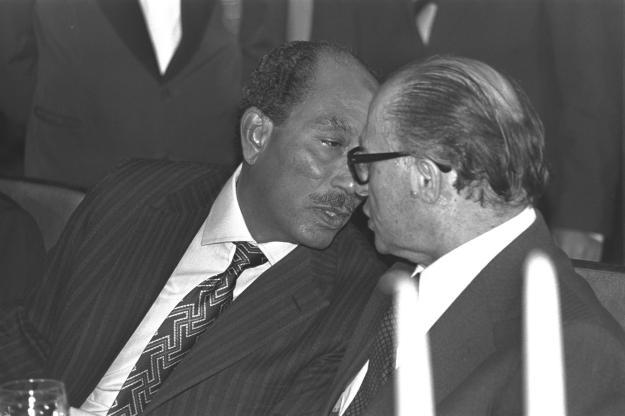 Flickr_-_Government_Press_Office_(GPO)_-_Sadat_and_P.M._Begin